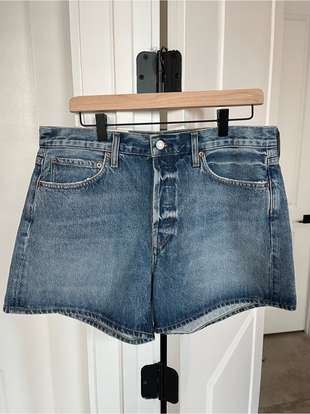 NWT Agolde Parker Long Vintage Shorts in Occurrence - Size 30